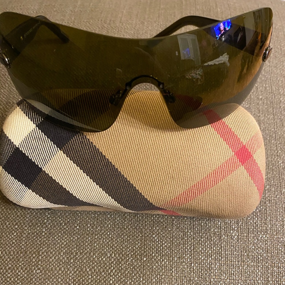 Burberry Sunglasses (unisex)
